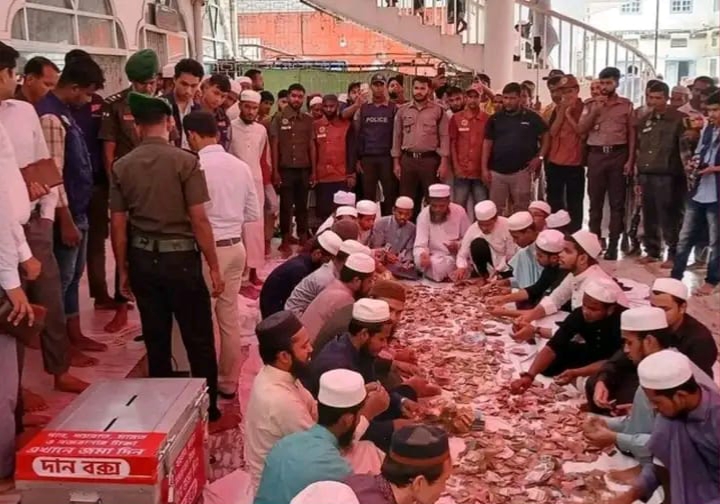 ৭০ বছরে প্রথমবার: শাহজাল মাজারের দানবাক্স খুলল প্রশাসন  ৫ দিনে দান জমা ১৭ লাখ ৬৬ হাজার টাকা