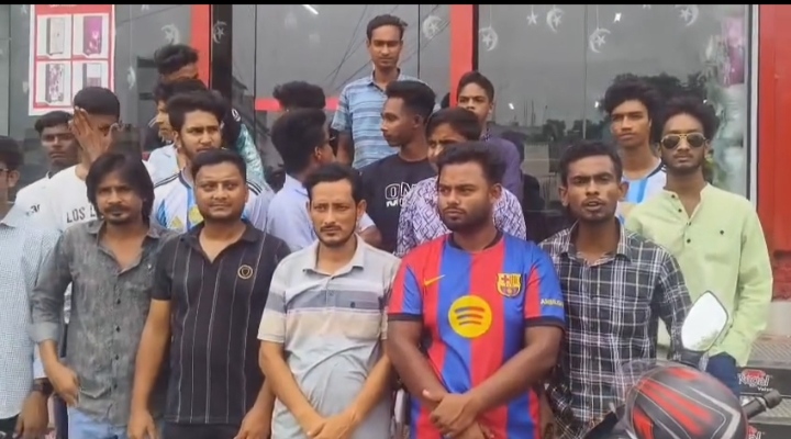 আওয়ামীলীগের প্রতিষ্ঠাবার্ষিকী ঘিরে সতর্ক অবস্থানে নিয়ামতপুর সরকারি কলেজ ছাত্রদল