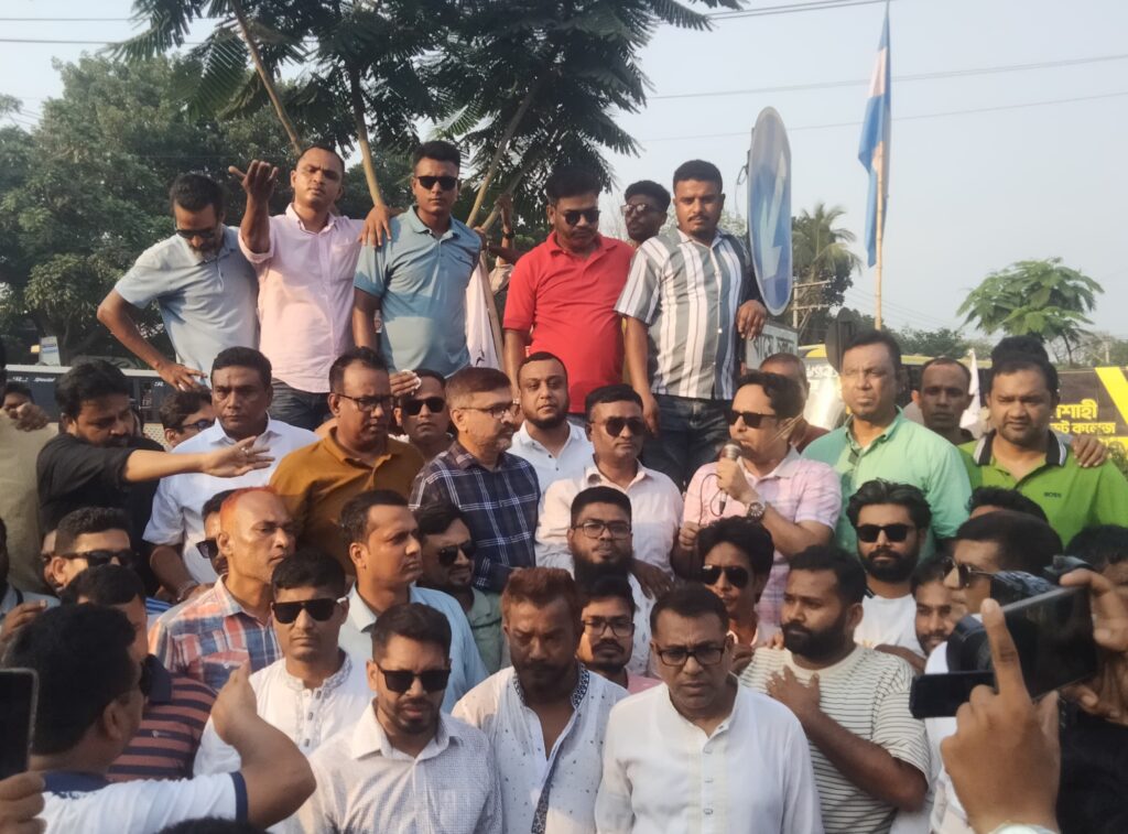 অপপ্রচার ও শিষ্টাচার বহির্ভূত রাজনীতির বিরুদ্ধে রাজশাহীতে জেলা যুবদলের বিক্ষোভ মিছিল!
