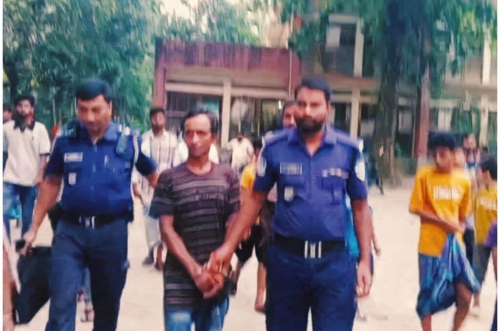 চাঁদপুরে ৩য় শ্রেণির ছাত্রীকে ধর্ষণের চেষ্টার অভিযোগে যুবক আটক, পুলিশের কাছে সোপর্দ