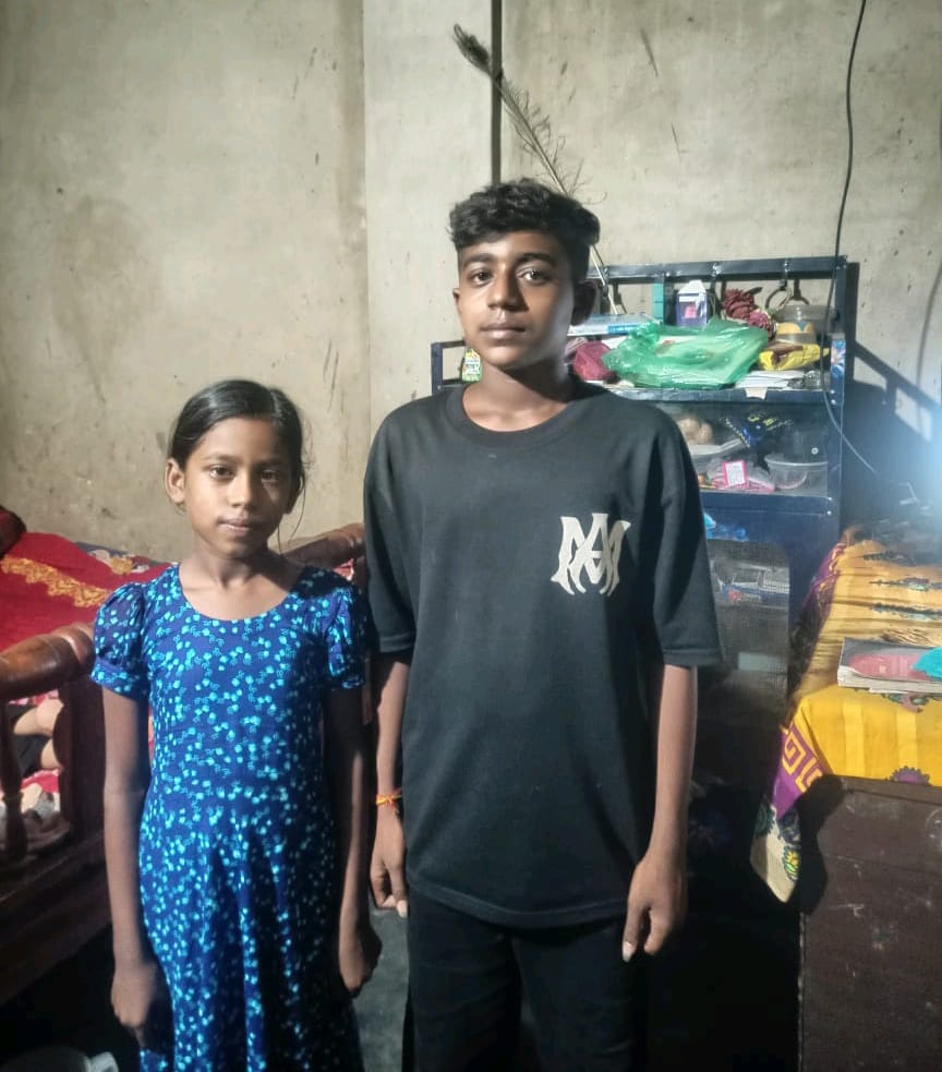 বাবা নেই তিন বছর, এক মাস পাঁচ দিন ধরে কারাগারে মা— অসহায় দুই সন্তানের দিন কাটছে অপেক্ষায়।