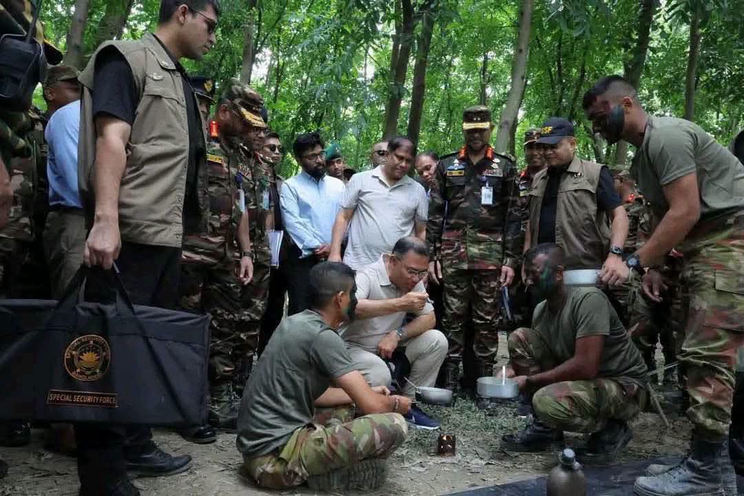 সেনাবাহিনীর গ্রীষ্মকালীন মহড়া আকস্মিক পরিদর্শন করলেন প্রধানমন্ত্রী তারেক রহমান