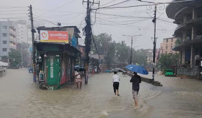 চট্টগ্রামের ২ নং গেইটে দেয়াল ধসে শিশু নিহত
