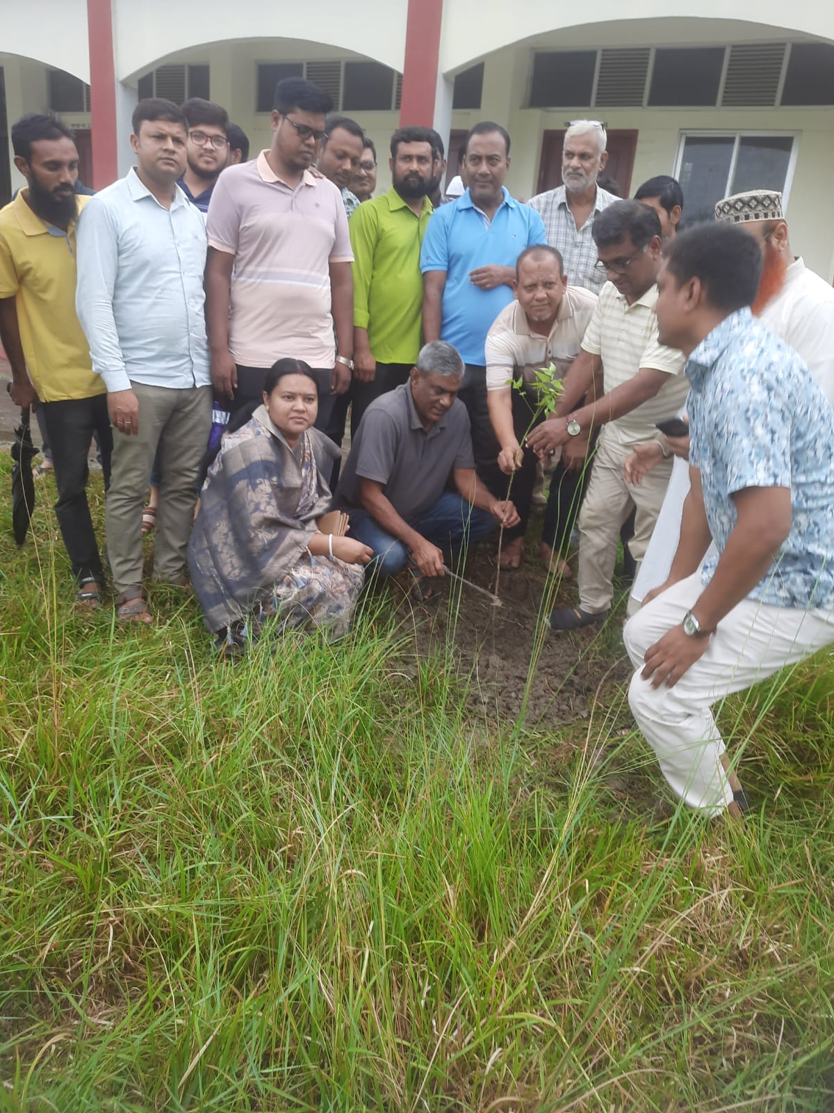 গোপালপুর ডিগ্রী কলেজ ক্যাম্পাসে বৃক্ষরোপণ কর্মসূচি অনুষ্ঠিত​,”