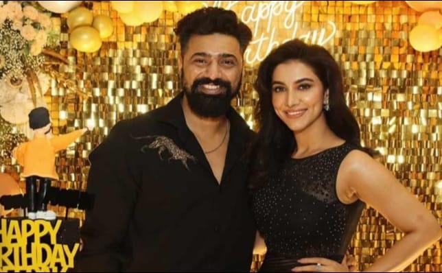 রুক্মিণীর সঙ্গে এক যুগের প্রেম, তবু কেন বিয়ে করছেন না দেব