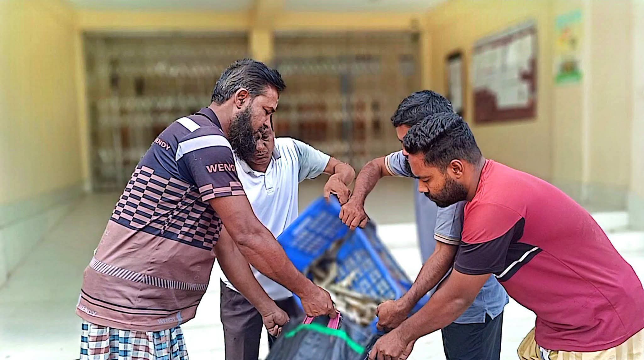 পোরশায় অবৈধ কারেন্ট জালে বোয়াল মাছের পোনা।