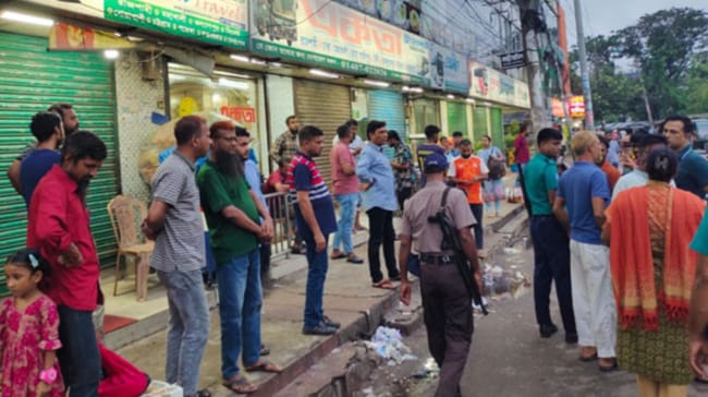 ডিসির প্রস্তাব প্রত্যাখ্যান শ্রমিকদের, টার্মিনালে উত্তেজনা ও ভাঙচুরের অভিযোগ