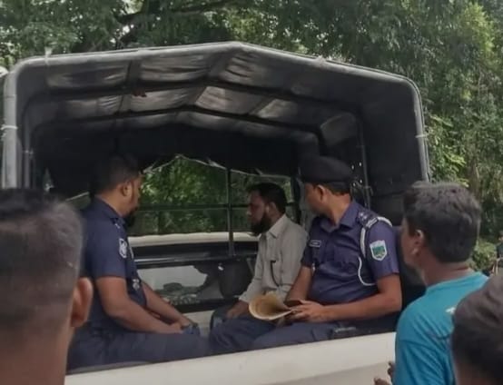 নওগাঁর মহাদেবপুরে ভুয়া চিকিৎসক আটক, জরিমানা ও কারাদণ্ড