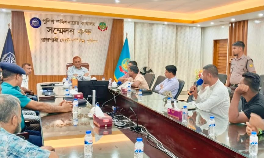 যাত্রী সেবার মান উন্নয়নে সিএনজি মালিক সমিতির সাথে পুলিশ কমিশনারের মতবিনিময়