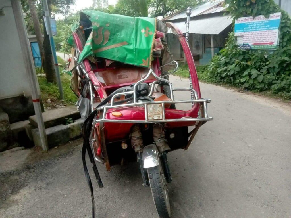 বাগমারায় ট্রাক-অটোরিকশার মুখোমুখি সংঘর্ষে,অটোচালক নিহত,আহত ৬ পরীক্ষার্থী