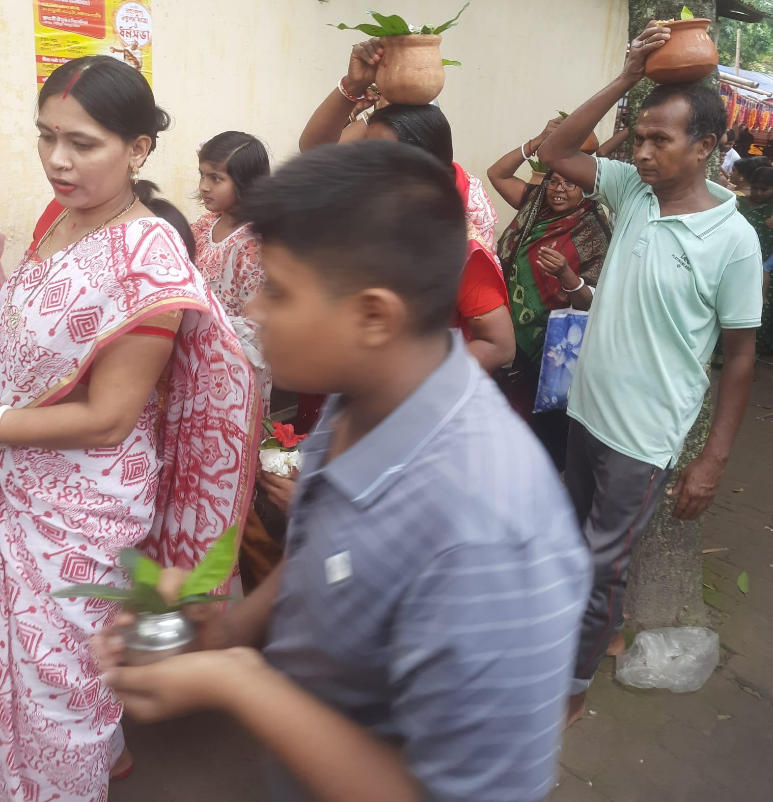 লালপুরে শিব শিলায় গঙ্গাজল অর্পণ, নগ্নপদ যাত্রা ও ধর্মসভা অনুষ্ঠিত​