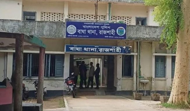 রাজশাহীর বাঘা ঘরের খাটের উপর পড়ে ছিল স্বামী-স্ত্রীর লাশ