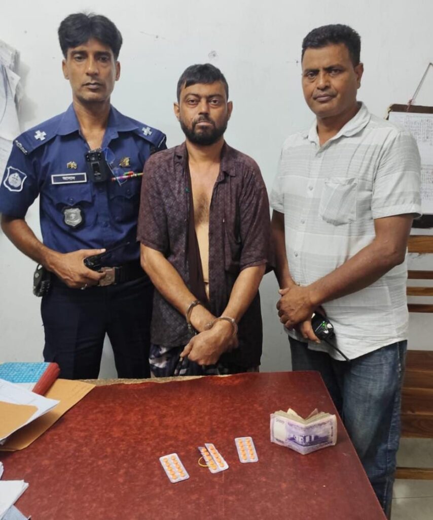 তানোর থানা পুলিশের অভিযানে মাদক ব্যবসায়ী গ্রেফতার