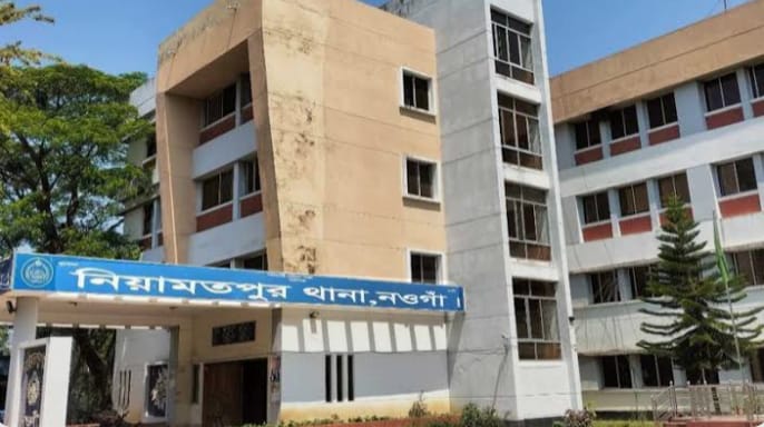 নওগাঁর নিয়ামতপুরে সন্তানকে বিষপানে হত্যার পর মায়ের আত্মহত্যার চেষ্টা