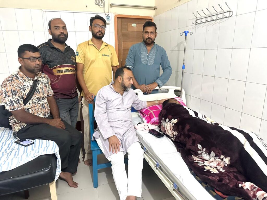 রাজশাহী প্রেসক্লাব সভাপতিকে হাসপাতালে দেখতে সাংবাদিকদের ভিড়