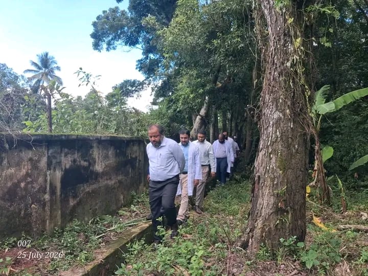 কুমিল্লা জেলার সিভিল সার্জন ডা. আলী নূর মোহাম্মদ বশির আহমেদ চৌদ্দগ্রাম উপজেলা স্বাস্থ্য কমপ্লেক্স পরিদর্শন করেন।