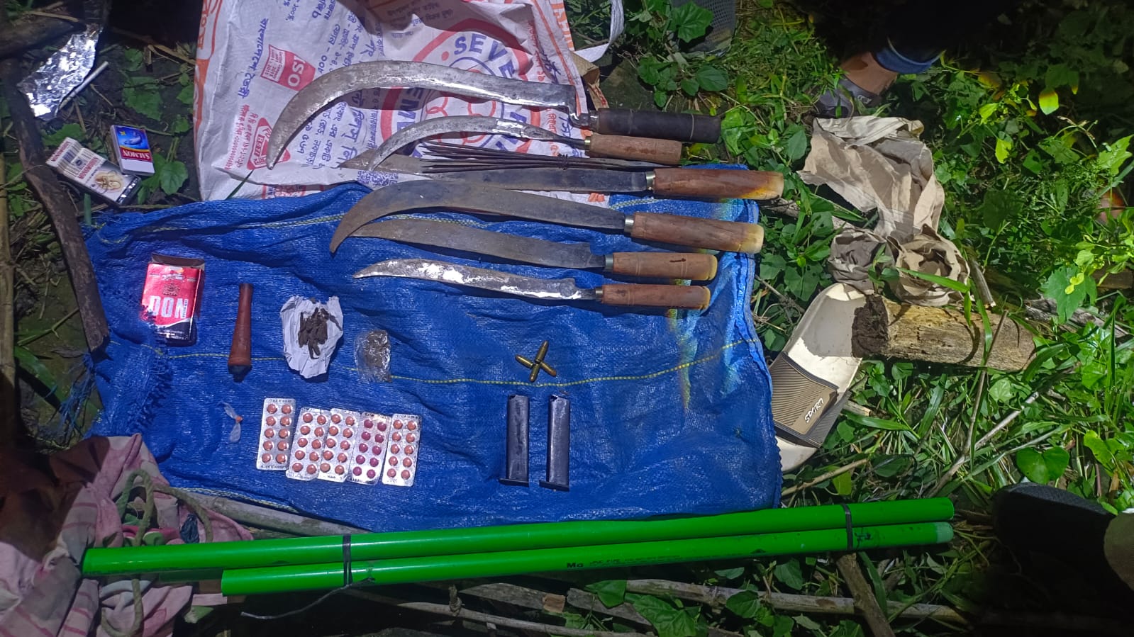 রাজশাহীতে অস্ত্র, গুলি ও মাদকসহ সরঞ্জাম উদ্ধার