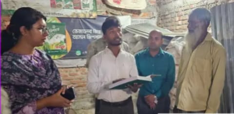 মোহনপুরে সার মজুদে অনিয়মের অভিযোগ, বাধা দিতে গিয়ে কৃষক আহত