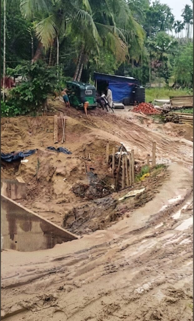 রূপসী পাড়ার কাটা পাহাড়ের রাস্তার বেহাল অবস্থা: চরম ভোগান্তিতে এলাকাবাসী