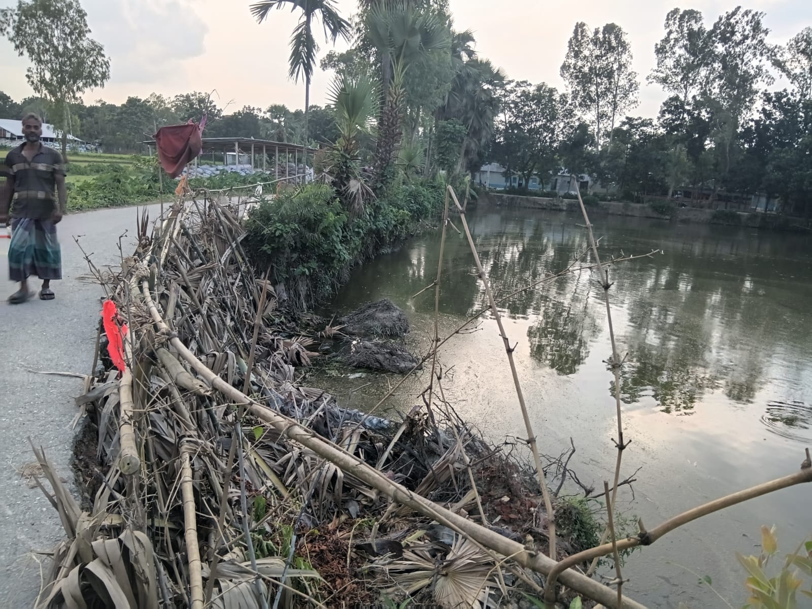 পুকুর গিলে খাচ্ছে পাকা রাস্তা, চরম দুর্ভোগ : দ্রুত সংস্কারের দাবী