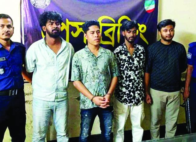 চট্টগ্রামের সর্বাধিক আলোচিত শীর্ষ সন্ত্রাসী ডেভিড ইমন যশোর ও চট্টগ্রাম জেলা পুলিশের যৌথ টিম’র হাতে গ্রেপ্তার