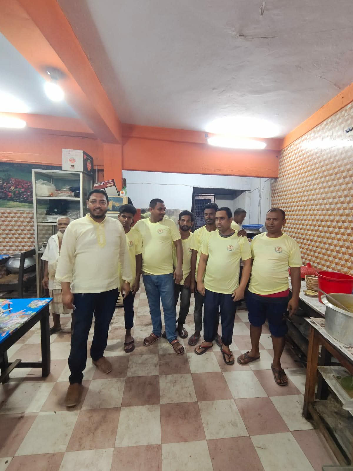 আত্রাইয়ের পাঁচুপুর ইউনিয়নে নির্বাচনী হাওয়া চেয়ারম্যান পদে গণসংযোগে ব্যস্ত নিয়ামত আলী বাবু।