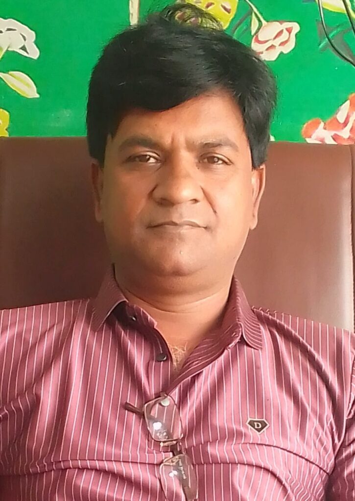 বয়সের ভারে ন্যুজ নয় এখনো টগবগে যুবকের মতো-ই আছে বারইয়ারহাট পৌরসভার সাবেক শ্রমিক দল নেতা হারুনুর রশিদ
