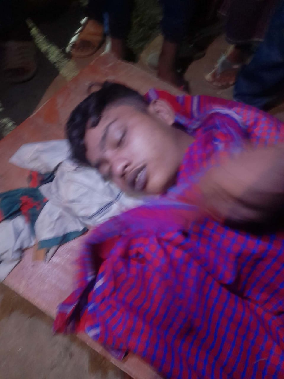 মান্দায় আর্জেন্টিনার পতাকা নামাতে গিয়ে বিদ্যুৎস্পৃষ্টে কিশোরের মৃত্যু