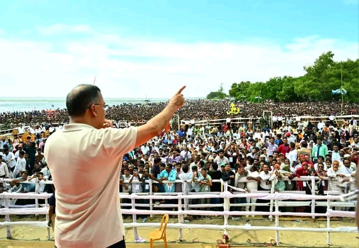 সরকারের গুরুত্বপূর্ণ পদে চট্টগ্রামের যারা রয়েছেন তাদের মাধ্যমে চট্টগ্রামের অভূতপূর্ব উন্নয়ন হবে, সবাইকে ধৈর্য ধরতে হবে …. বাঁশখালীতে প্রধানমন্ত্রী তারেক রহমান