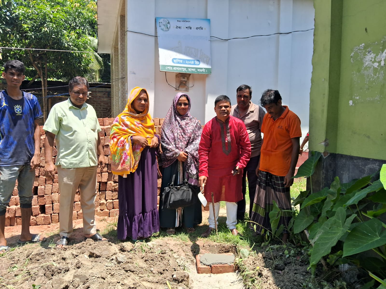 মান্দায় এমপি সাহেবের উন্নয়ন বরাদ্দে  প্রসাদপুর (পালপাড়ায়) মন্দির সংস্কার।
