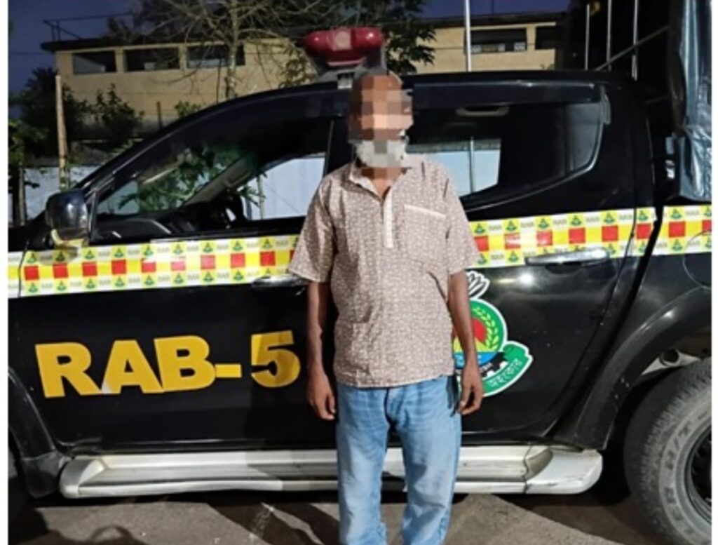 চাঁপাইনবাবগঞ্জের ভোলাহাটের হত্যা মামলার আসামী ইলিয়াস গ্রেপ্তার