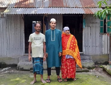 দারিদ্র্যকে জয় করে এসএসসিতে জিপিএ-৫ পেল জাহিদ, চিকিৎসক হতে চায়!