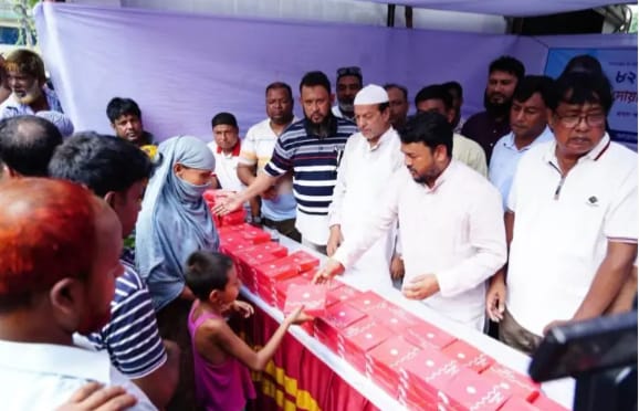সাবেক প্রধানমন্ত্রী দেশনেত্রী মরহুমা বেগম খালেদা জিয়ার ৮২তম জন্মদিন উপলক্ষে রাজশাহীতে দোয়া ও দুঃস্থদের খাবার বিতরণ