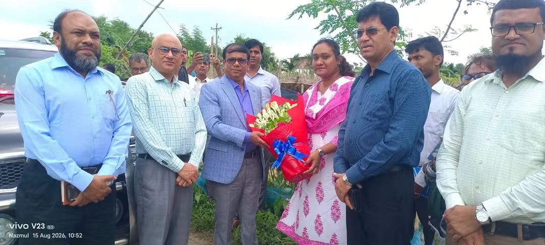 ‎মোহনপুরে মসলার উন্নত জাত ও প্রযুক্তি প্রদর্শনী, কৃষকদের সঙ্গে কৃষি সচিবের মতবিনিময়