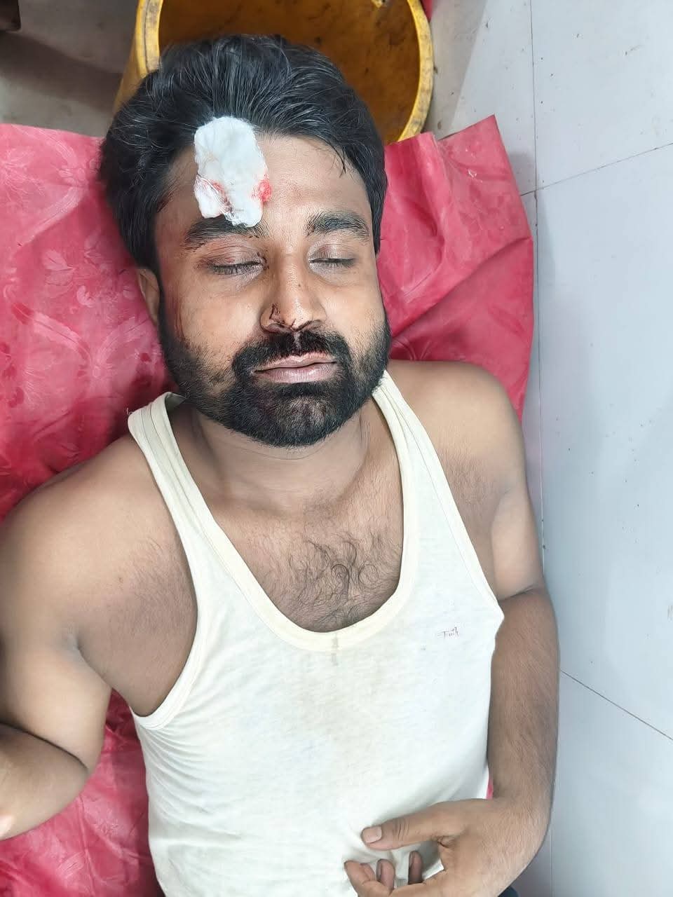 রাজশাহীতে এমপির চাচাতো ভাই মাদক ব্যবসায়ীদের হামলায় আহত:-