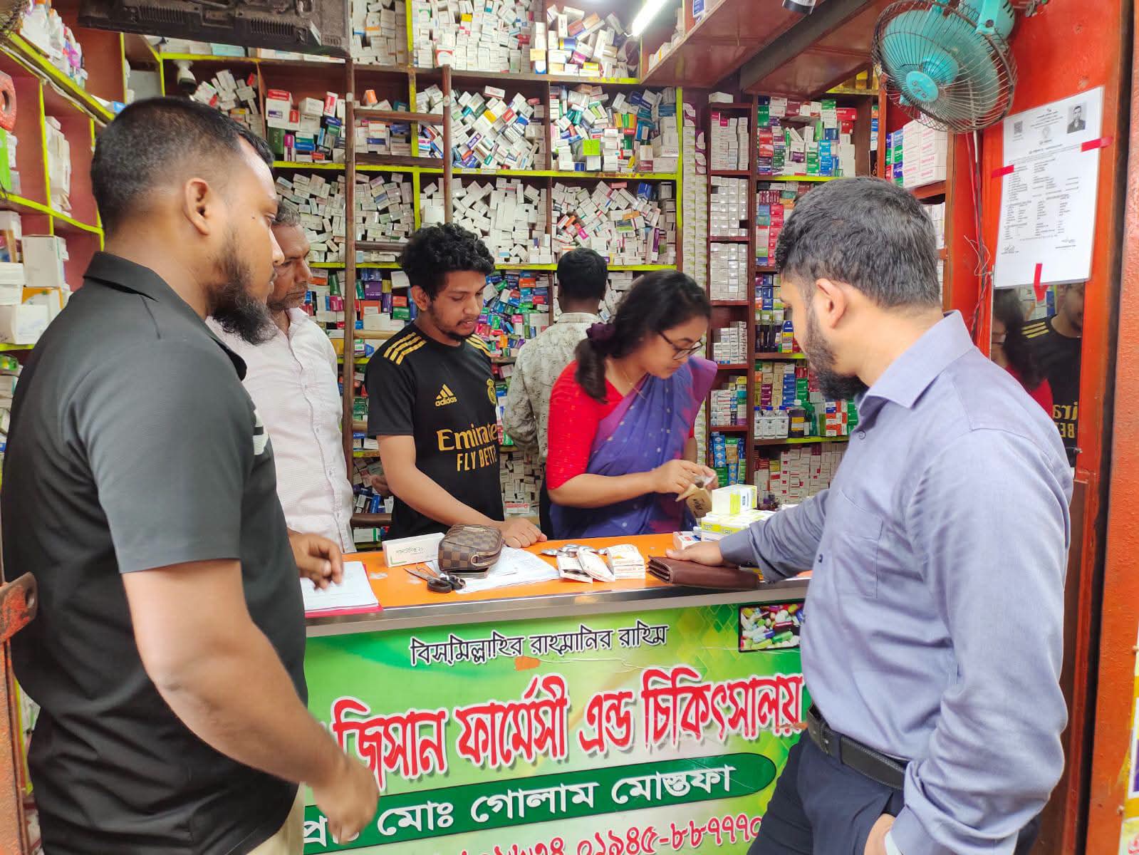 মান্দায় ঔষুধ ও সারের অনিয়মে চার প্রতিষ্ঠানকে ৩২ হাজার টাকা জরিমানা