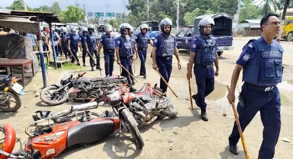 বড়াইগ্রামে বনপাড়া বাইপাসে বিএনপির দুই পক্ষের সংঘর্ষ, ৩ নেতা-কর্মীসহ আহত ৫