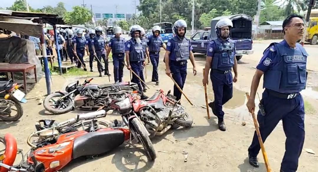 বড়াইগ্রামে বনপাড়া বাইপাসে বিএনপির দুই পক্ষের সংঘর্ষ, ৩ নেতা-কর্মীসহ আহত ৫