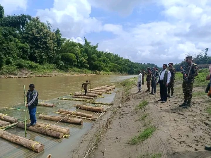 চট্টগ্রামের ফটিকছড়ি-লক্ষ্মীছড়ি সীমান্তে সেনা অভিযানে ১৬ লাখ টাকার কাঠ-বাঁশ জব্দ করা হয়েছে