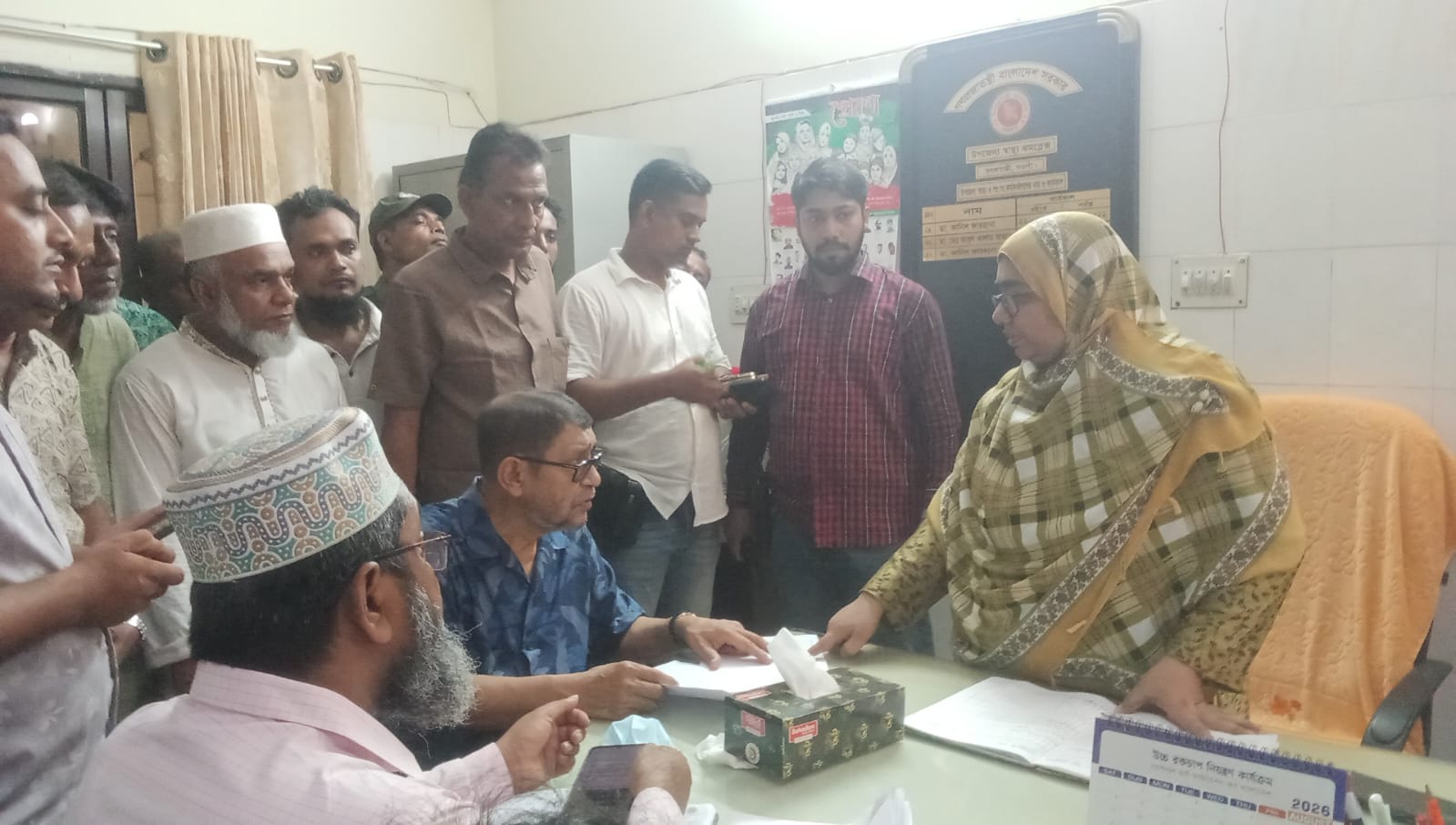 বদলগাছী হাসপাতালে স্বাস্থ্যমন্ত্রীর আকস্মিক পরিদর্শন টয়লেটের নাজুক ও রান্নার মানে অসন্তোষ।