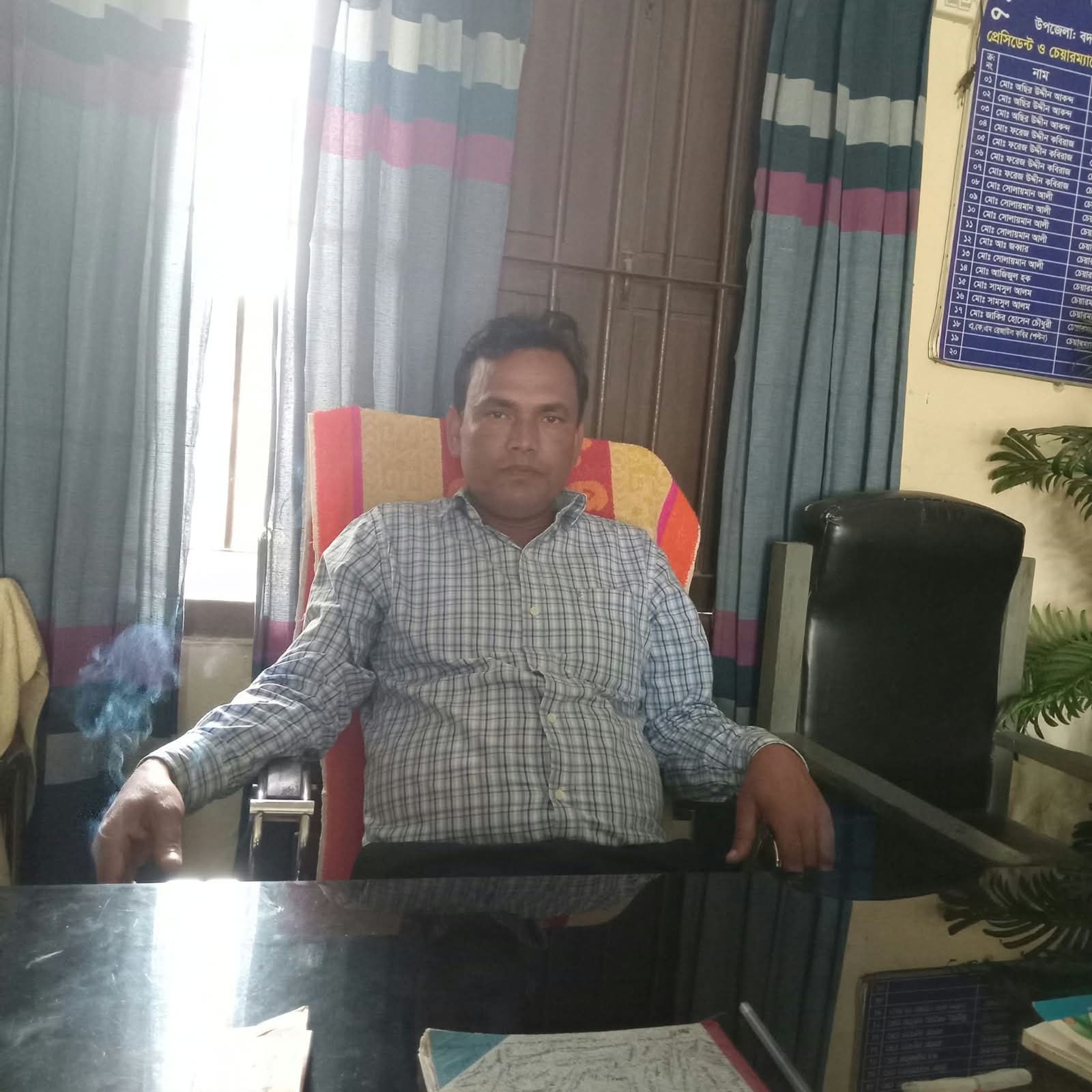 বদলগাছী আধাইপুর ইউনিয়নে জমি জমার বিরোধ নিরসনে  চেয়ারম্যানের মজুরি’  ৫০ হাজার টাকা।