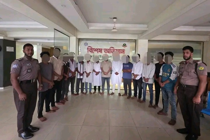 চট্টগ্রাম মহানগরীর পাঁচলাইশ মডেল থানা পুলিশ নিষিদ্ধ সংগঠন আওয়ামী লীগের মিছিলে অংশগ্রহণকারী ১৪ জন নেতা-কর্মীকে গ্রেপ্তার করেছে