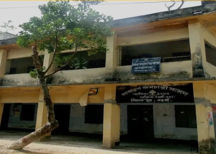 নিয়ামতপুরে এসএসসি পরীক্ষায় তিন শিক্ষা প্রতিষ্ঠানের সবাই ফেল