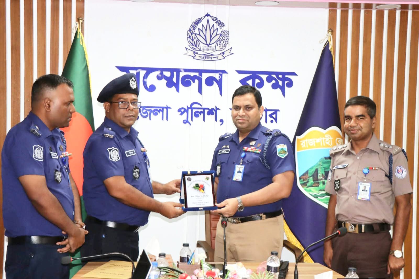 রাজশাহী রেঞ্জের শ্রেষ্ঠ ওসি লালপুর থানার শফিকুল ইসলাম!