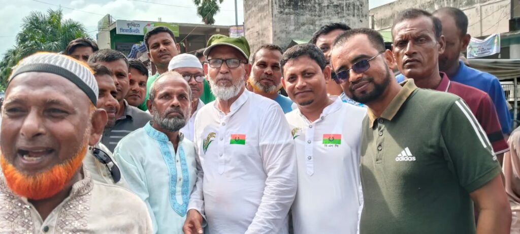 নিয়ামতপুরে বিএনপির ৪৮তম প্রতিষ্ঠা বার্ষিকী উপলক্ষে মেম্বার পদপ্রার্থী আতিকুর রহমান পলাশের আনন্দ র‍্যালি