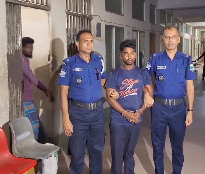বগুড়ায় চলন্ত ট্রেনে পুলিশের ডিউটিরত অবস্থায় খাবারগাড়িতে নারী ধর্ষণ, গ্রেপ্তার ১!