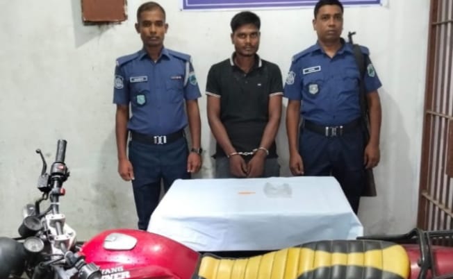রাজশাহী চারঘাটে মাদক মামলায় দুই বছরের সাজাপ্রাপ্ত আসামি রফিকুল গ্রেপ্তার