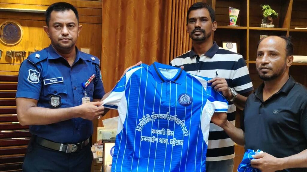 চট্টগ্রামের চন্দনাইশে প্রথম কমিউনিটি পুলিশিং কাবাডি চ্যাম্পিয়নশিপ’র জার্সি উন্মোচন