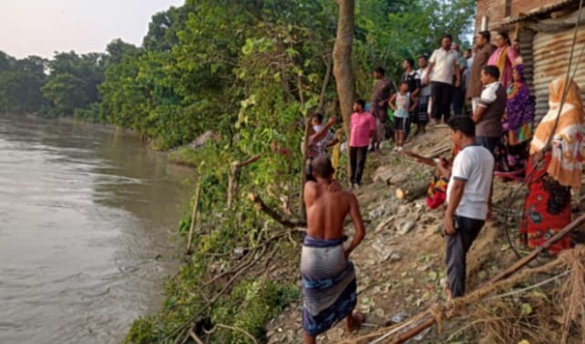 ​গোদাগাড়ীতে পদ্মার তীব্র ভাঙন: সরজমিনে ইউএনও ইসরাত জাহান ও ব্যারিস্টার মিলন