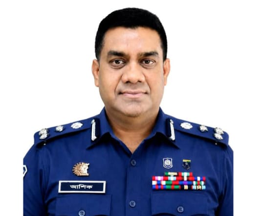 রাজশাহী রেঞ্জ ডিআইজি আশিক সাঈদ পেলেন  সাহসিকতা, পেশাদারিত্ব